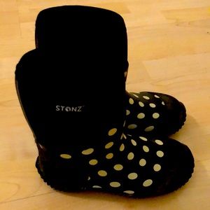 Stonz natural rubber boots